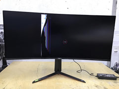 LG 37.5” QHD Curved Gaming Monitor /w Stand & AC Adapter CRACKED SCREEN 38GN95B