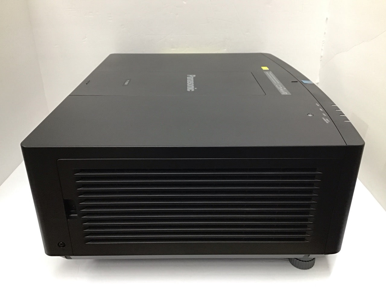 Panasonic 6000 Lumen HD Laser 3LCD Projector WUXGA Black f/1.7 2.3 PT-MZ680BU7