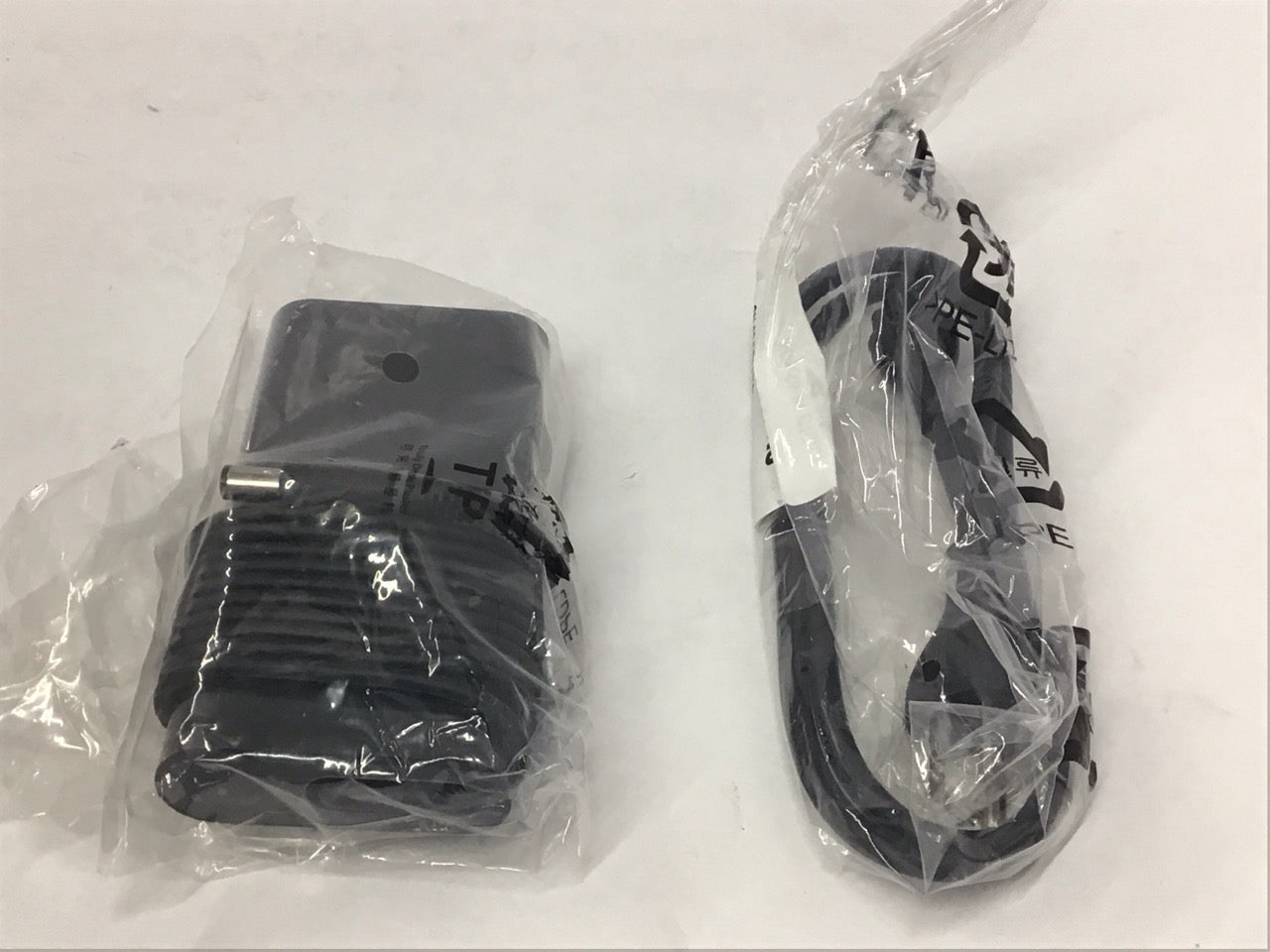 Dell 90W AC Adapter GENUINE OEM 01XMKR LA90PM130 492-BBZU