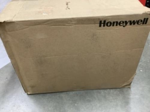 Lot of 4 Fibre-Metal Honeywell Hard Hats Thermoplastic E1RW01A000