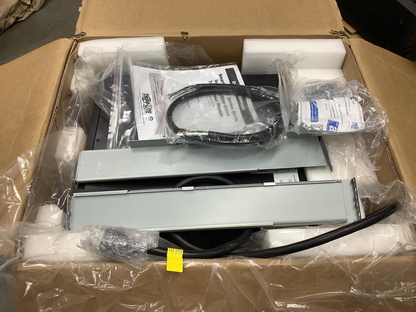Tripp Lite AC 6kVA 6kW Stepdown Isolation Transformer CASE DENTS SU6000XFMR2UTAA