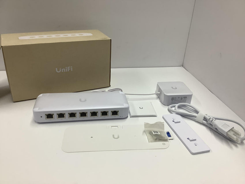 Ubiquiti Ultra 60W 8-Port Gigabit PoE  Managed Network Switch USW-ULTRA-60W