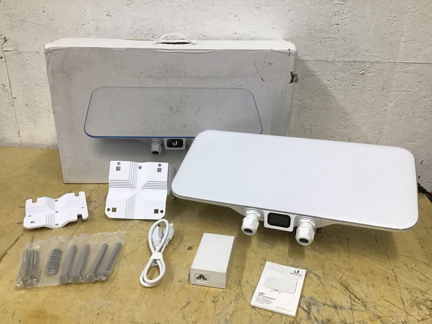 Ubiquiti Unifi WiFi BaseStation XG 1500 Client 10GBE IP67 UWB-XG-US