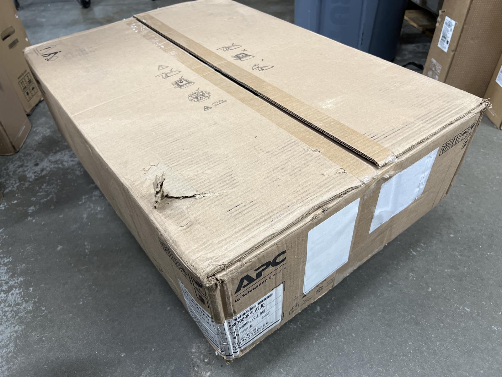 APC SmartUPS 3000VA UPS Battery Backup /w AP9631 120V NEMA SMX3000RMLV2UNC