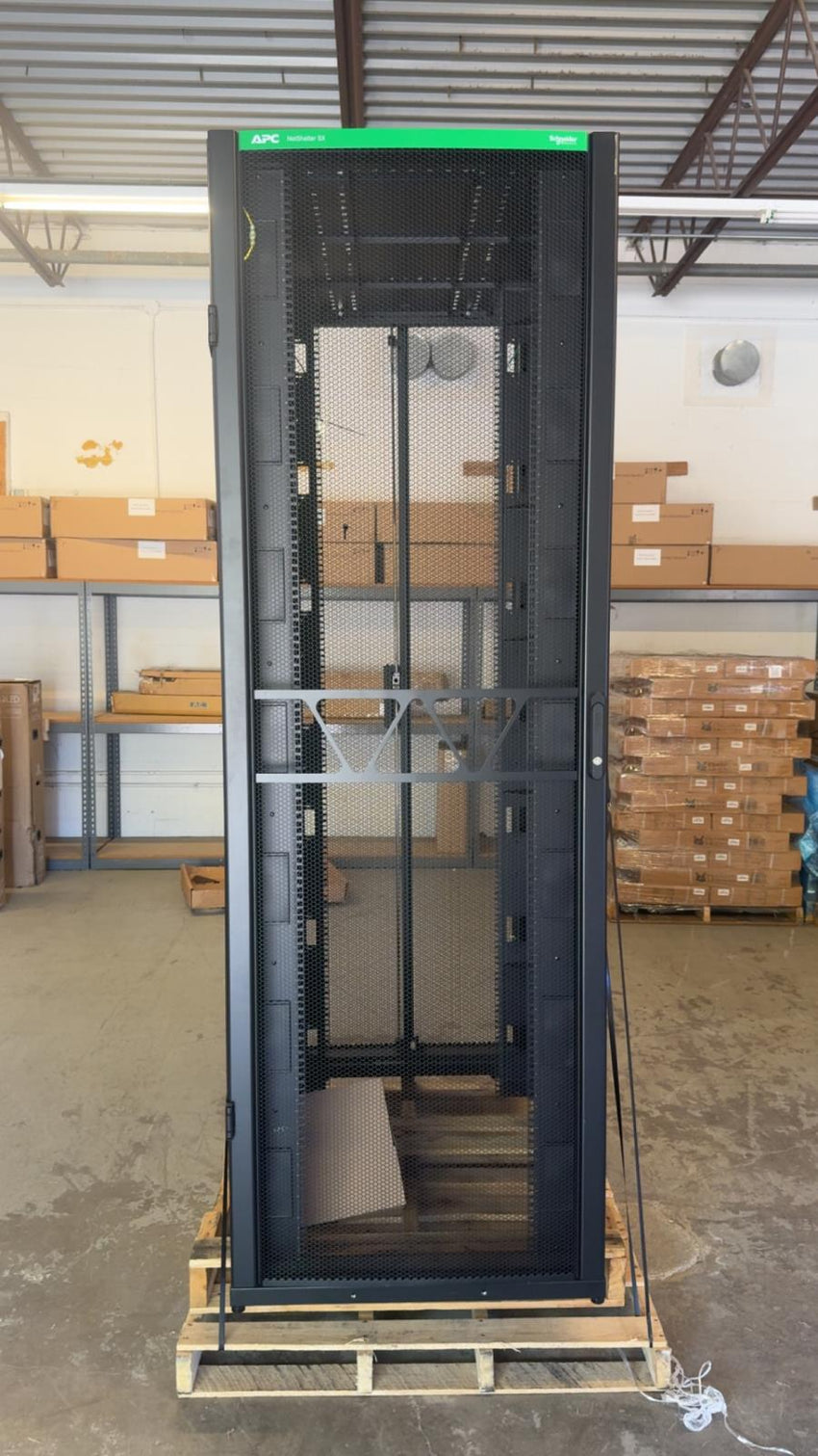 APC AR3357B2 NetShelter SX Enclosures Server Rack Gen 2 48U /w Side Panels