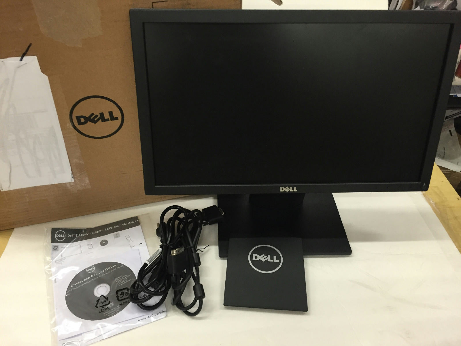 Dell 18.5" HD Display LED Monitor w/Tilt Stand VESA VGA/ D-sub  E1916HV NOB #3